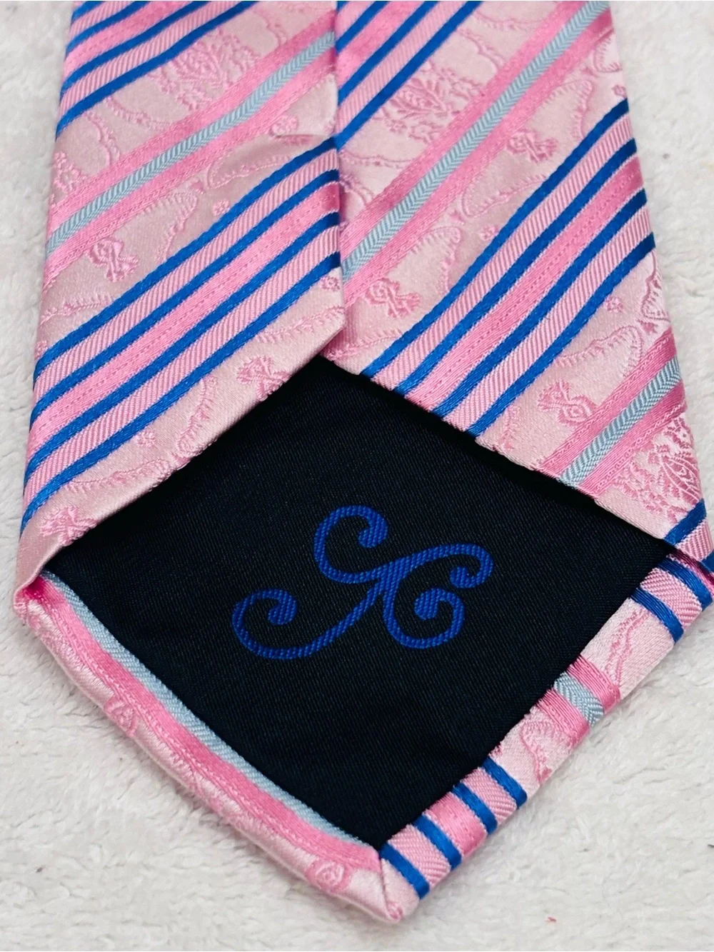 Brand New Stylish Tie By Y & G - Tie Width Is 3 1/2 Inches